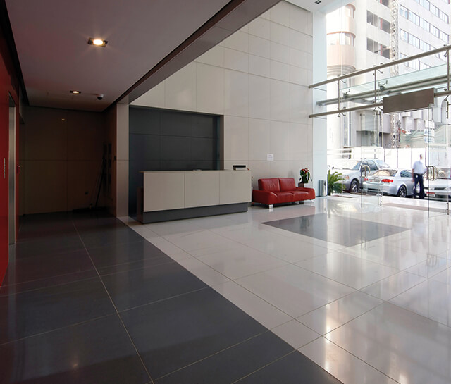 El Cuarzo Tecnológico COMPAC es un producto ideal para pavimenos interiores.